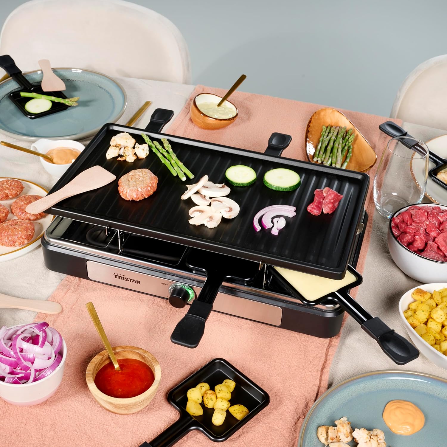 Raclette, Pour 8 Personnes, Surface de Cuisson 42 x 23 cm, Thermostat Réglable avec Anneau Lumineux, 1400 W, Noir, RA-2746