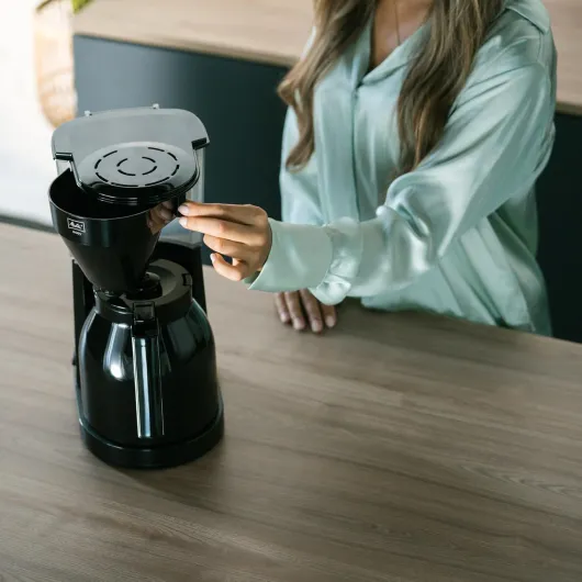 Melitta 6762891 Cafetière Filtre Avec Verseuse Isotherme, Easy Therm II, 1023-06,1L, Noir Noir Verseuse isotherme
