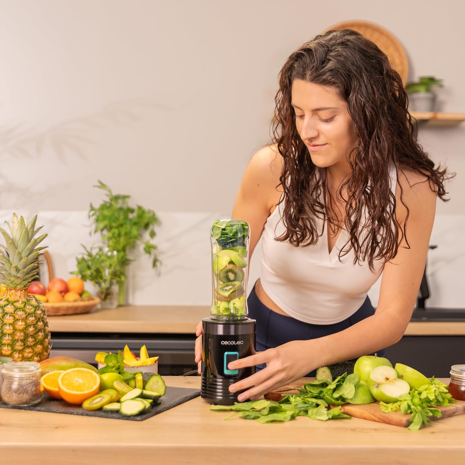 Mixeur Portable Individuel Power Titanium 300 - 350W, Pile la Glace, Lames à 4 Branches avec Revêtement en Titane Noir, Pièces Adaptées au Lave-vaisselle, Fonctionne d'un Simple Coup, 600ml Noir 500W