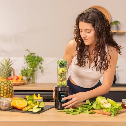 Mixeur Portable Individuel Power Titanium 300 - 350W, Pile la Glace, Lames à 4 Branches avec Revêtement en Titane Noir, Pièces Adaptées au Lave-vaisselle, Fonctionne d'un Simple Coup, 600ml Noir 500W