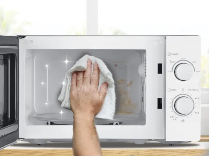 CMSN 20 Wh Micro-ondes, 5 niveaux de puissance, Éclairage intérieur, Dégivrage facile, Easy Degivrage, Plateau rotatif à 360 °, 20 L/700 W, Mécanique, Blanc Mécanique Blanc 20L