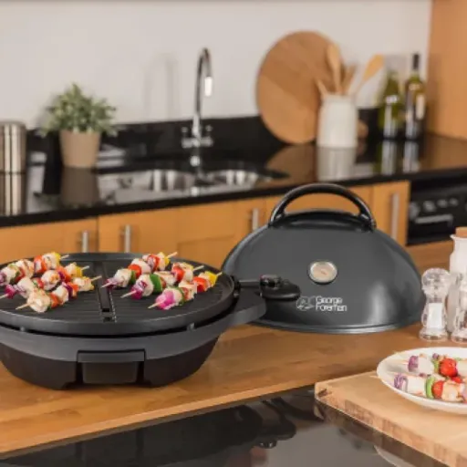 Test George Foreman 22460-56 : le barbecue électrique de balcon qui fait le job sans prise de tête