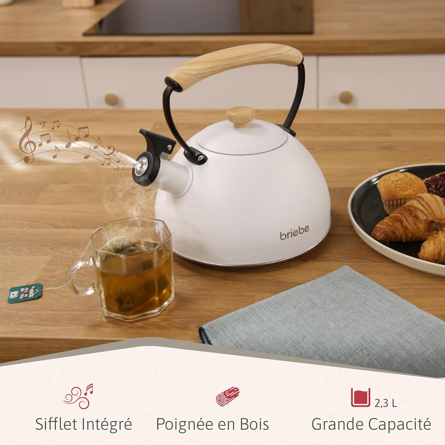 Nordic Bouilloire Induction Sifflante 2,3L, Acier Inoxydable, Tout Feux: Plaque Vitrocéramique, Gaz, Électrique, Poignée en Bois Cool Touch, Pour Thé, Café, Tea Pot, Blanc