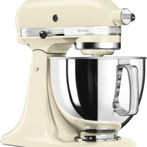 Test KitchenAid Artisan 4,8 L crème : le robot costaud qui reste sur le plan de travail