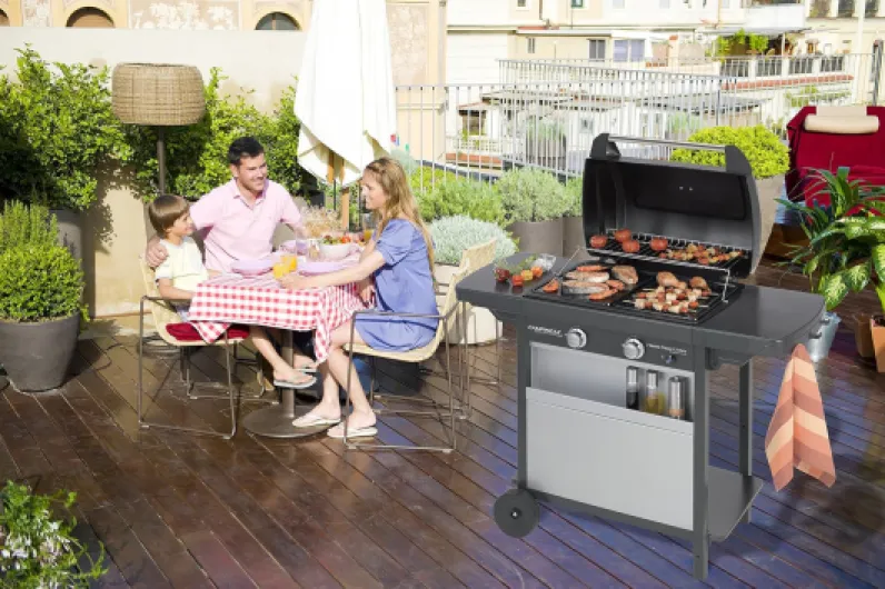 Barbecue à Gaz Class 2 LX Vario, 2 Brûleurs, Puissance 7.5kW, Grille et Plancha en Acier Double Emaillage, 2 Tablettes Latérales, Gris/Noir