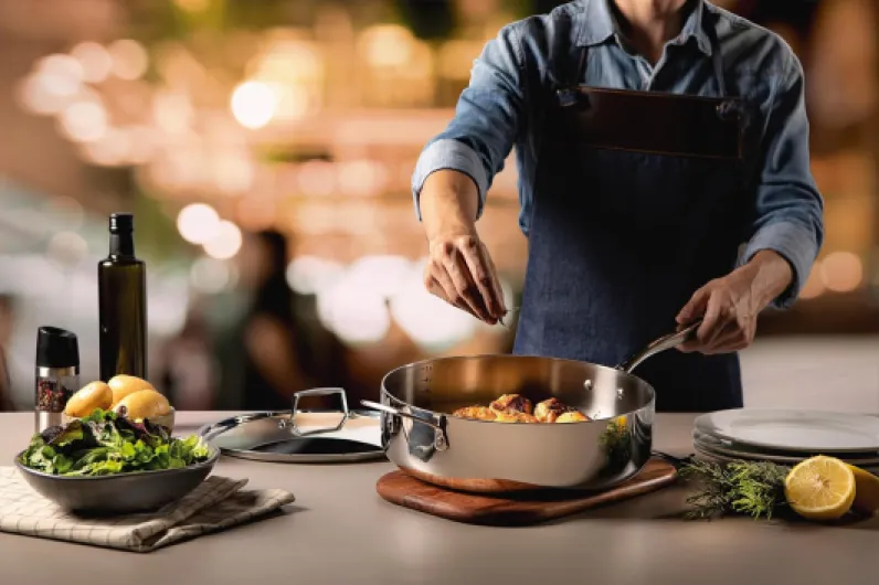 Poêle Sauteuse Grano en Acier Inoxydable à Corps Triple avec Couvercle et Manche 30 cm 5,6 L Sauteuse 30 cm