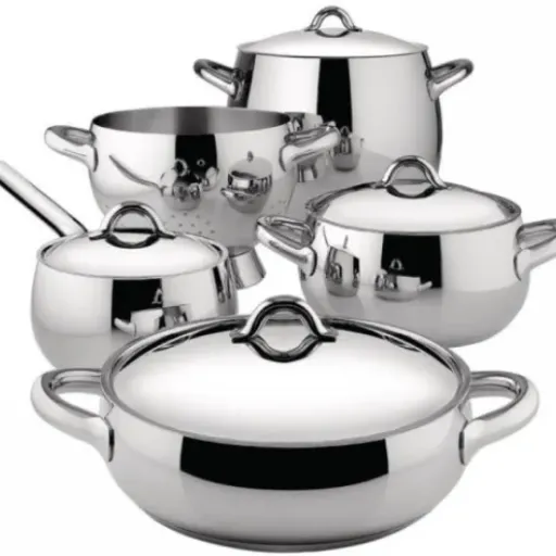 Test Alessi SG100S7 Mami : le set de casseroles design qui donne envie de cuisiner (mais pas donné)