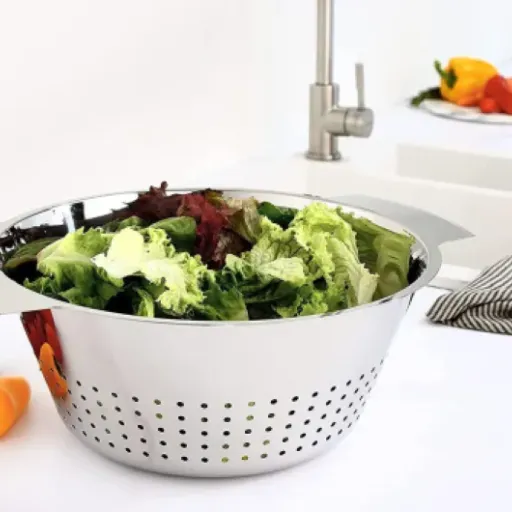 Test RÖSLE Passoire de Cuisine Conique Inox 28 cm : la passoire costaude qui tient bien en place